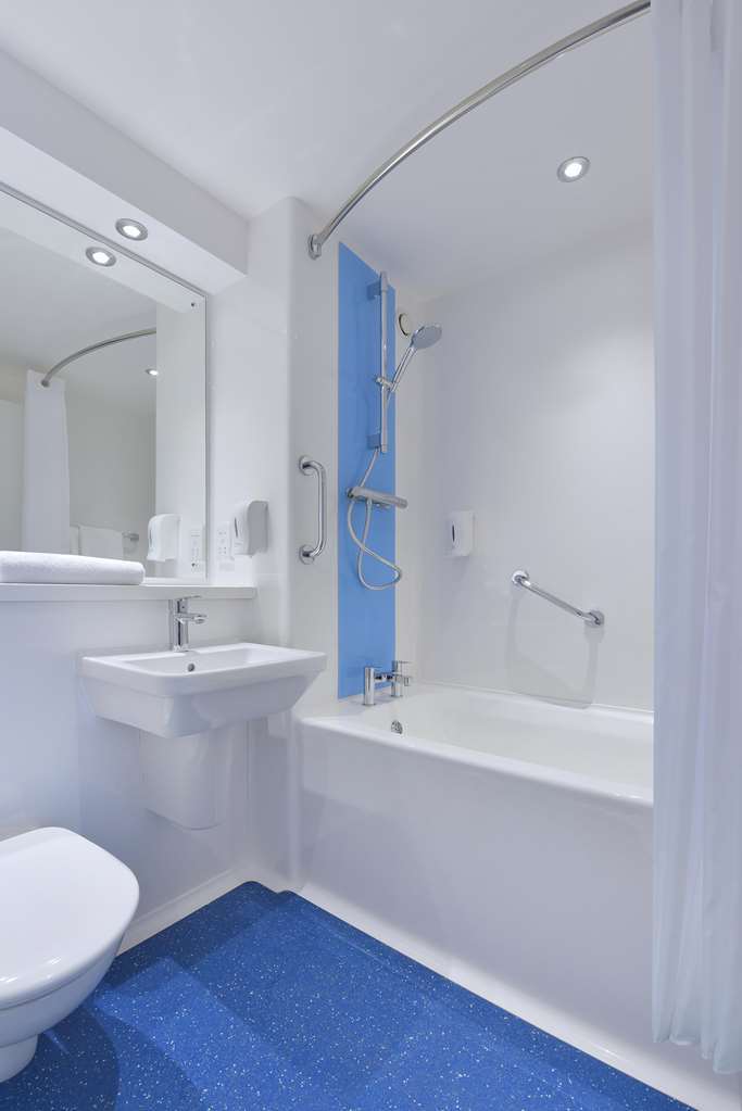 Travelodge Colwyn Bay Old Colwyn Szoba fotó